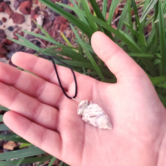 🌿 Natural Stone Arrowhead Necklace 🌿 - Picture 16 of 16